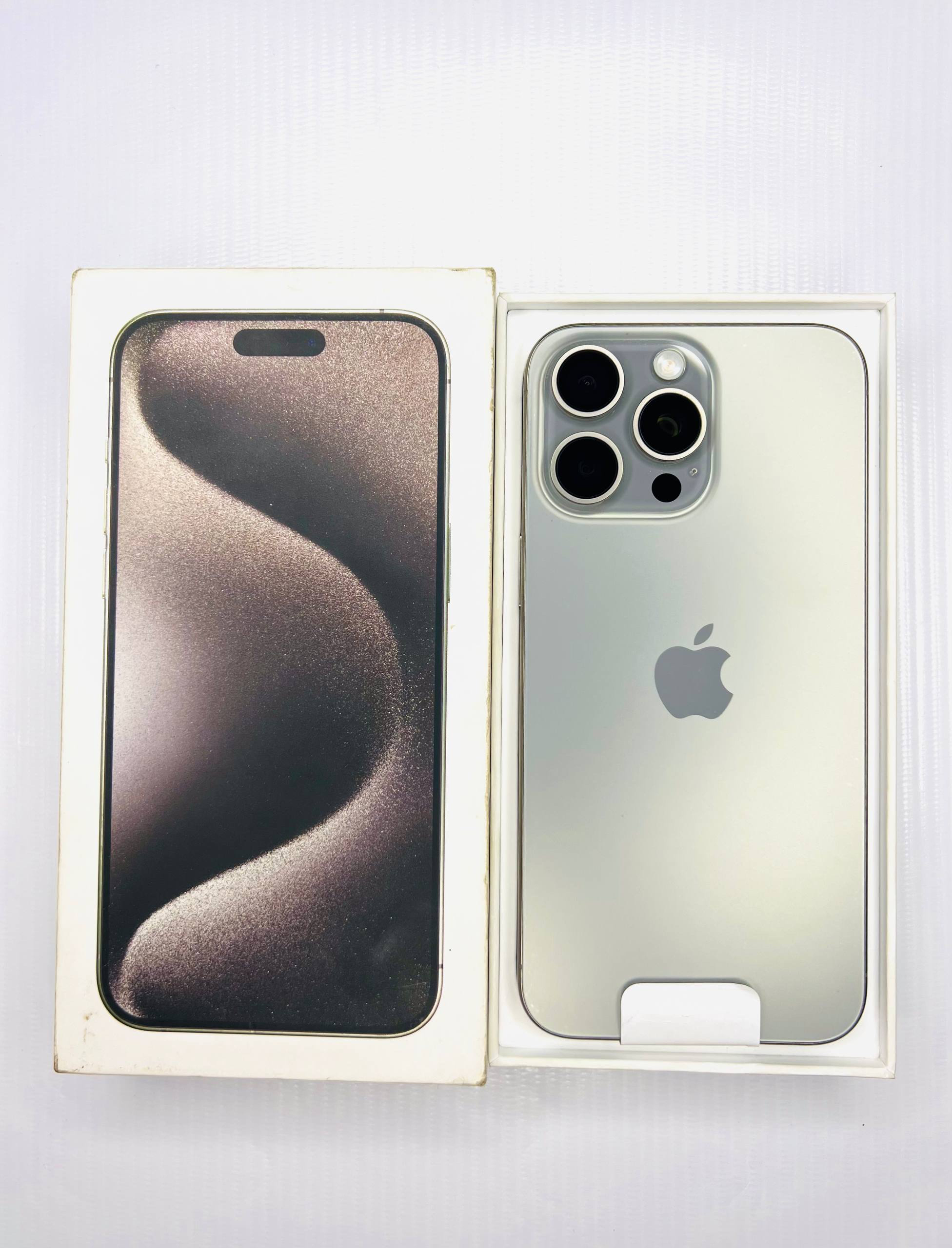 ايفون ١٥ برو ماكس  ٢٥٦جيجا